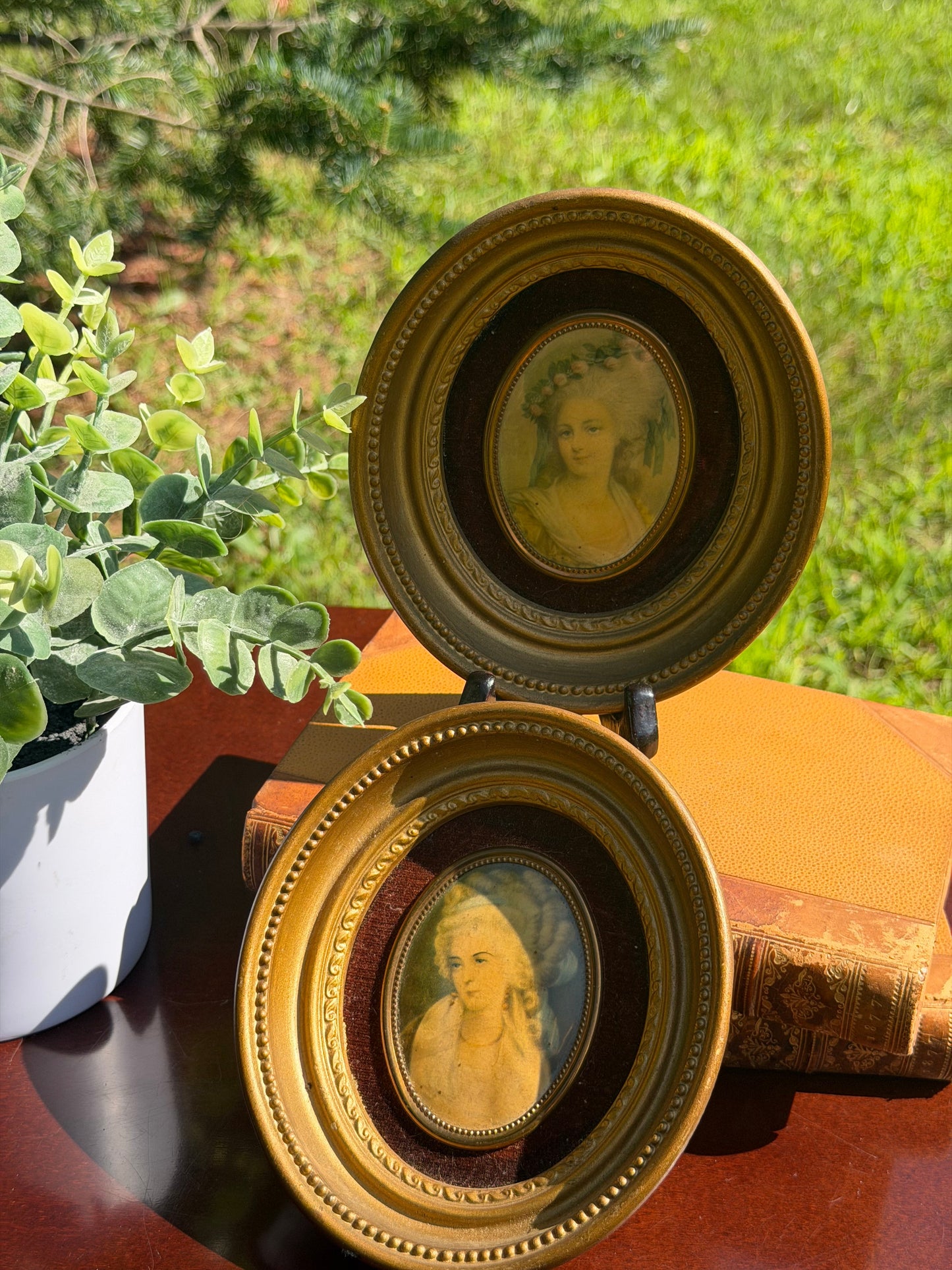 Overhead view of both Cameo Creation frames showing gilt backs and hanging loops